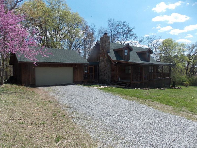 517 Mashburn Dr, Lenoir City, TN 37772
