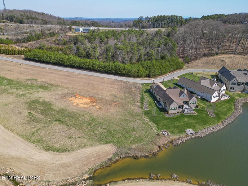 517 Navigator Dr, Lenoir City, TN 37772