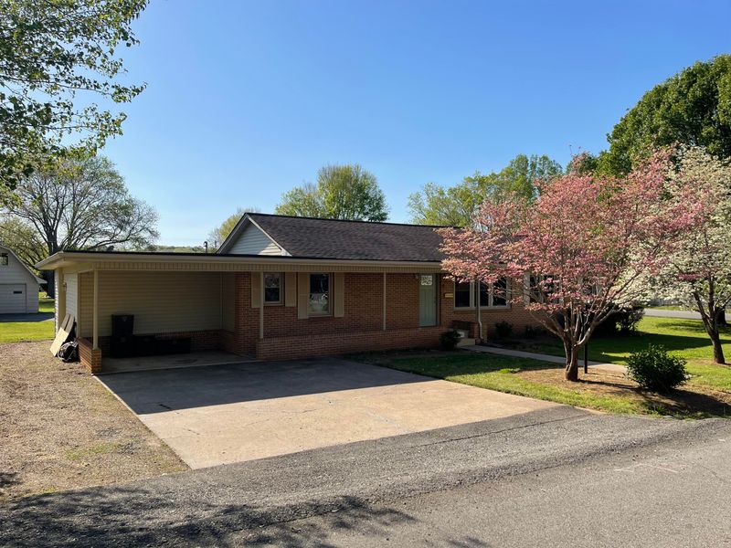 517 Sunview Dr, Athens, TN 37303