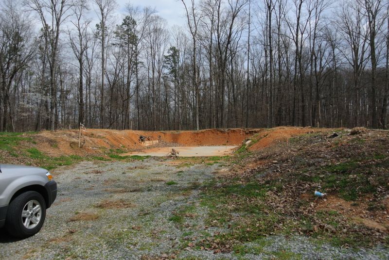 5170 Day Dr, Strawberry Plains, TN 37871