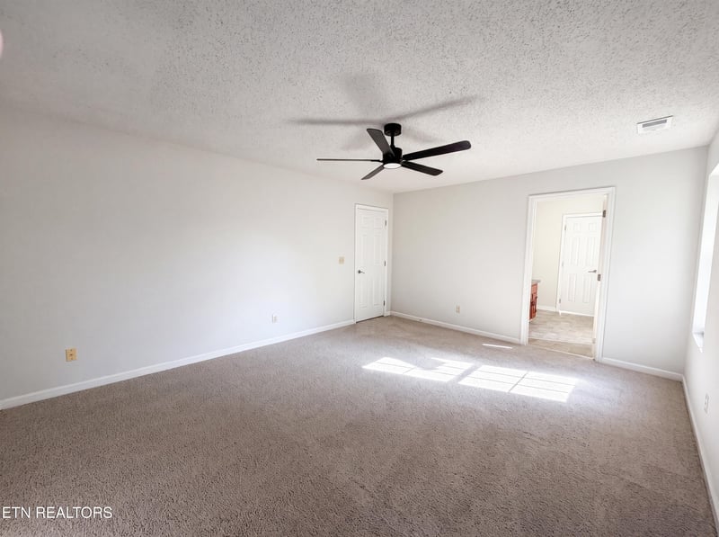 518 Glenfield Cir, Maryville, TN 37804