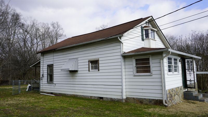 519 Henderson St, Harriman, TN 37748