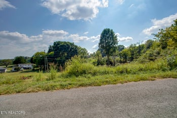 519 Sunflower Cir, Sweetwater, TN 37874