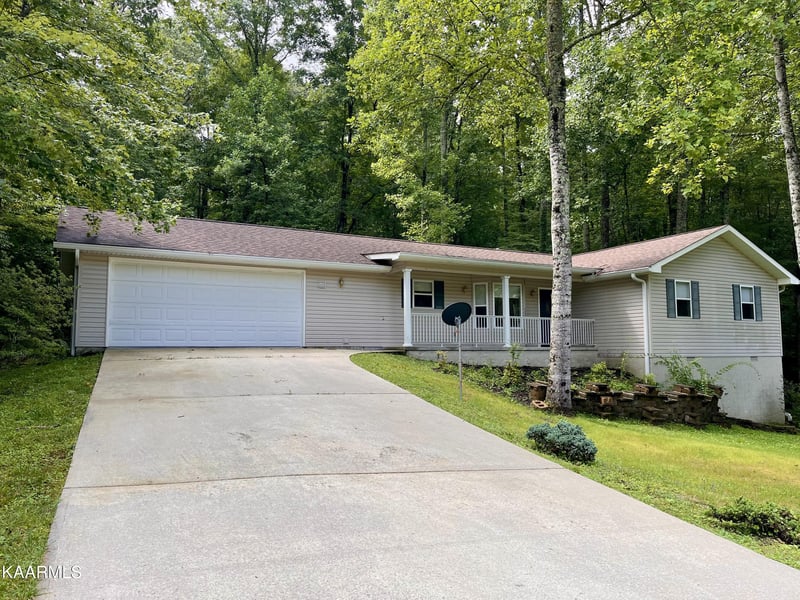 519 Yonside Dr, Sparta, TN 38583