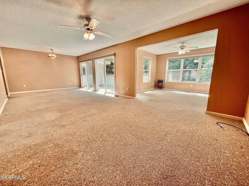 519 Yonside Dr, Sparta, TN 38583