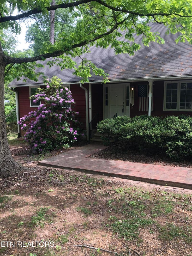 52 Deer Ridge Rd, Norris, TN 37828