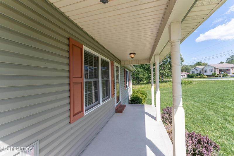 52 Premier Dr, Crossville, TN 38555