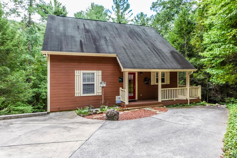 520 Clearwater Cir, Townsend, TN 37882