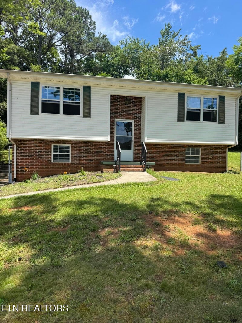 520 Crystal Springs Rd, Madisonville, TN 37354