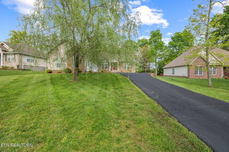 520 E Deer Creek Dr, Crossville, TN 38571