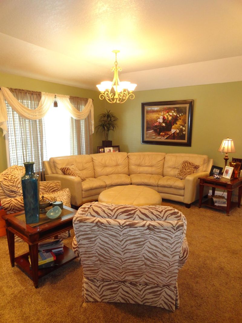 520 Melton Hill Dr, Clinton, TN 37716