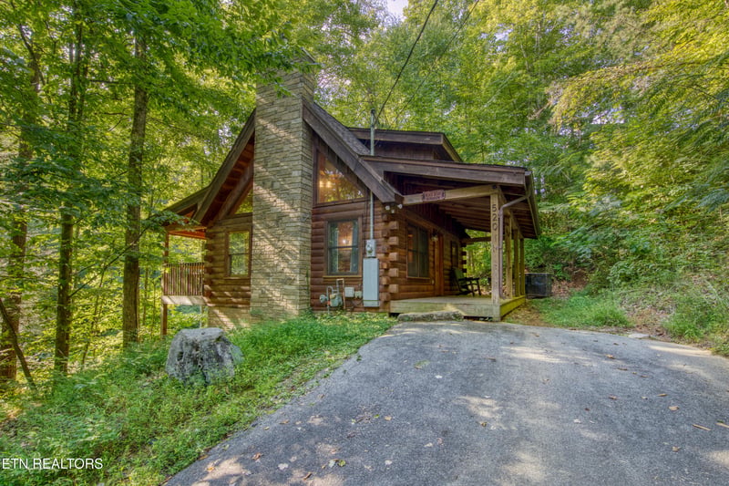 520 Ogle Dr, Pigeon Forge, TN 37863