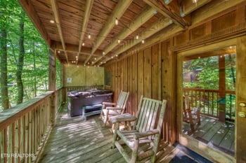 520 Ogle Dr, Pigeon Forge, TN 37863