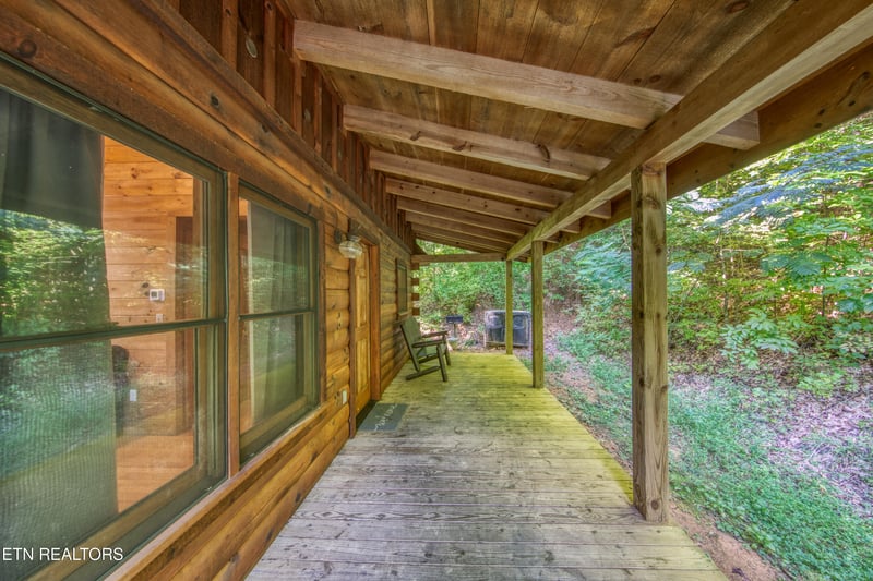 520 Ogle Dr, Pigeon Forge, TN 37863