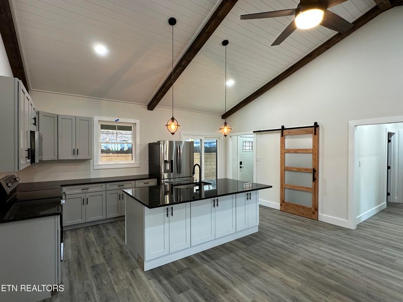 520 Ridge Rd, Caryville, TN 37714