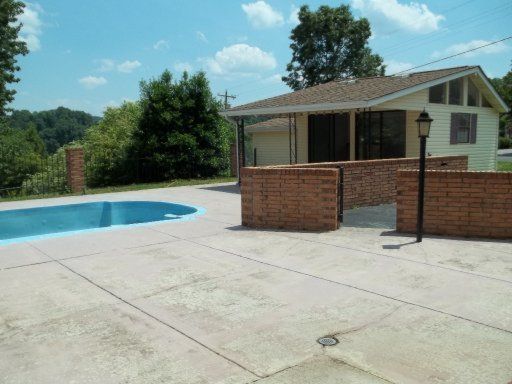 520 Vista Dr, Clinton, TN 37716