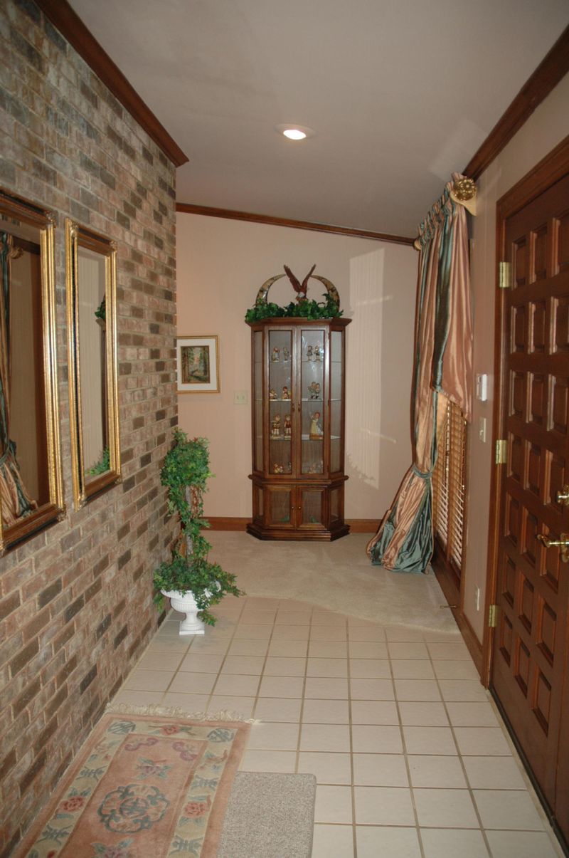 5200 Brandywine Dr, Lenoir City, TN 37772