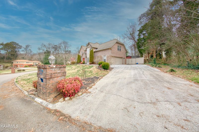5200 Custis Ln, Knoxville, TN 37920