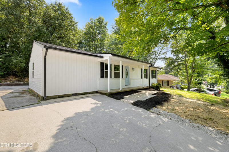5200 Evelyn Dr, Knoxville, TN 37909