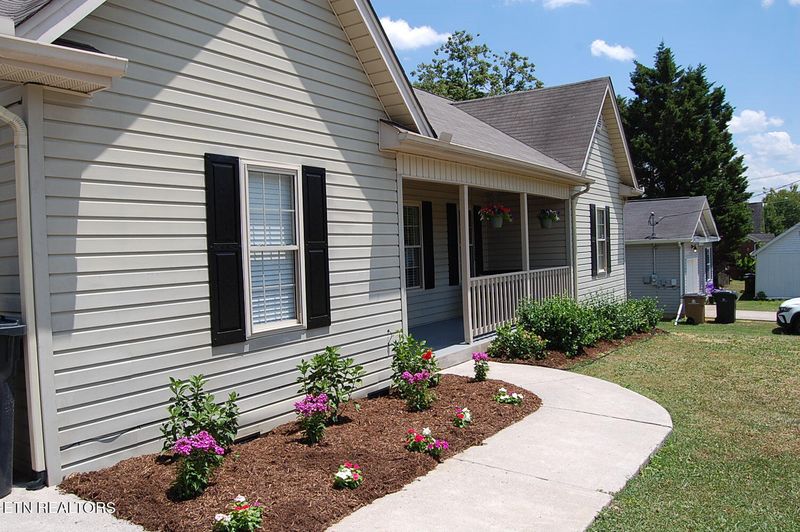 5202 Heins Rd, Knoxville, TN 37918