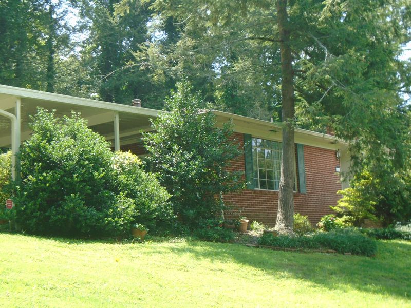 5204 E Skyline Dr, Knoxville, TN 37914