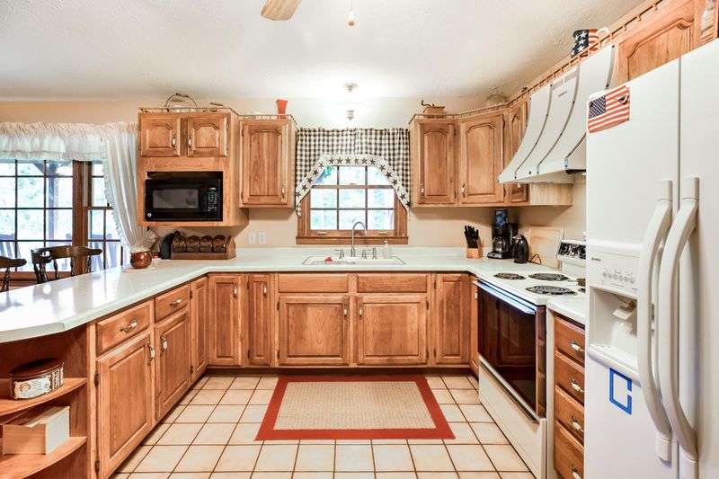 5204 Stinking Creek Rd, Pioneer, TN 37847