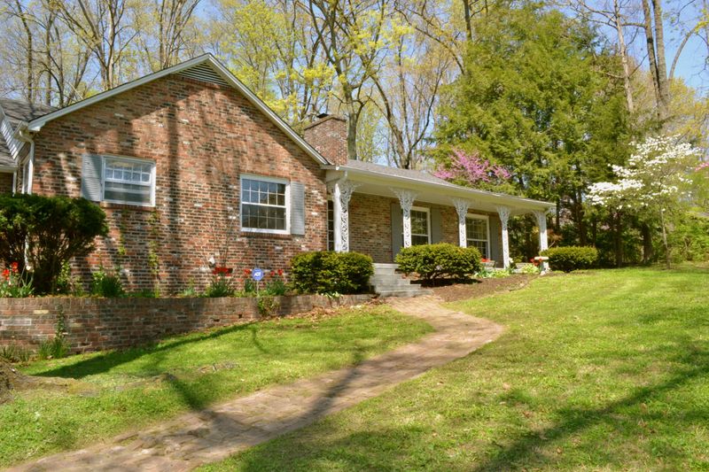 5205 E Sunset Rd, Knoxville, TN 37914