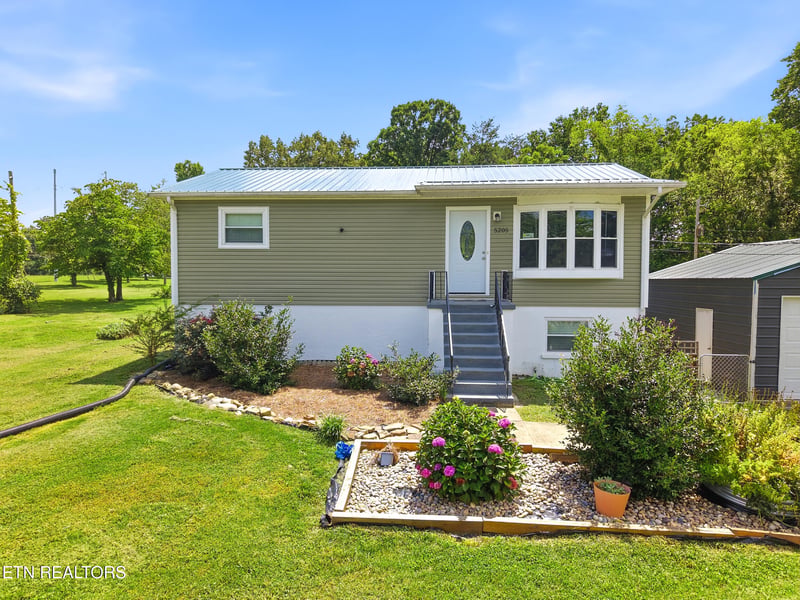 5205 John Hall Rd, Knoxville, TN 37920