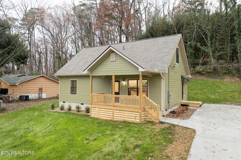 5207 Daphne Dr, Knoxville, TN 37914