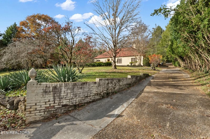 5209 Green Valley Dr, Knoxville, TN 37914