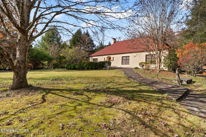 5209 Green Valley Dr, Knoxville, TN 37914