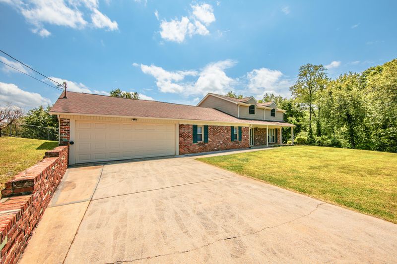 521 Bluff Pointe Rd, Harriman, TN 37748
