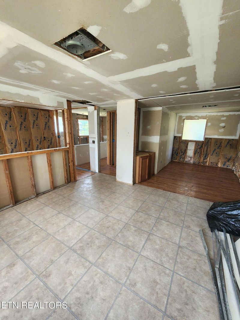 521 Clifty St, Harriman, TN 37748