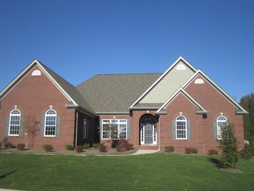 521 E Port Dr, Lenoir City, TN 37772