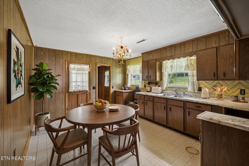 521 E Sunset, Athens, TN 37303