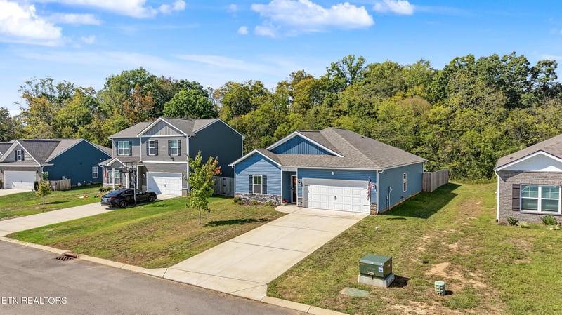 521 Heritage Crossing Dr, Maryville, TN 37804