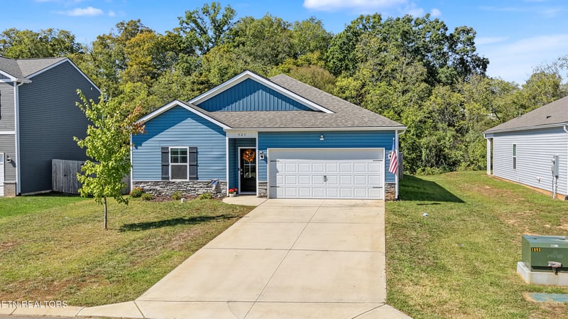 521 Heritage Crossing Dr, Maryville, TN 37804
