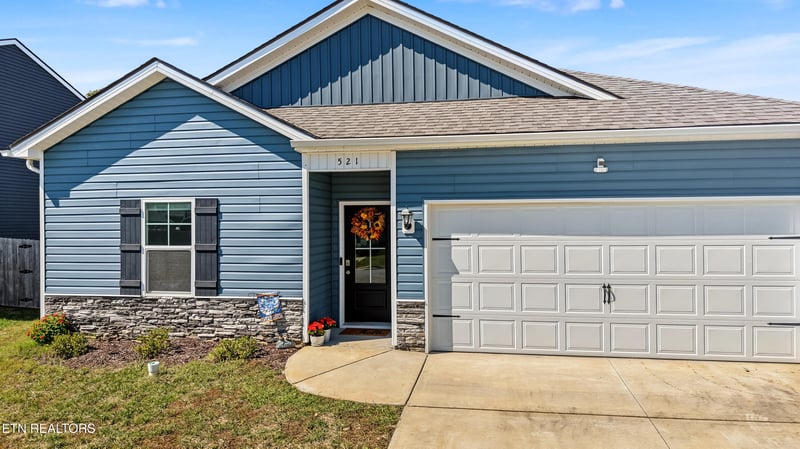 521 Heritage Crossing Dr, Maryville, TN 37804