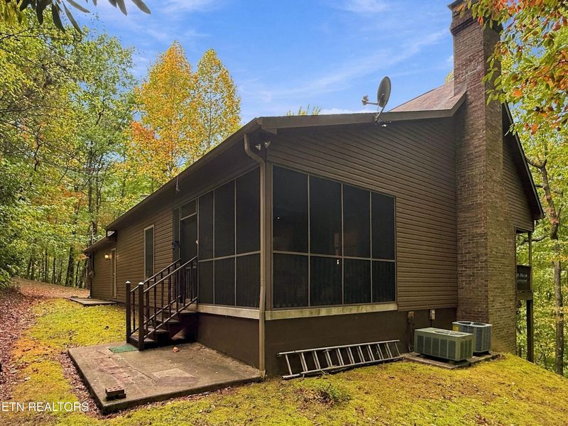 521 Jefferson Rd, Gatlinburg, TN 37738