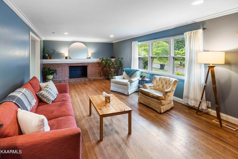 521 Kendall Rd, Knoxville, TN 37919