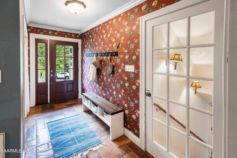 521 Kendall Rd, Knoxville, TN 37919