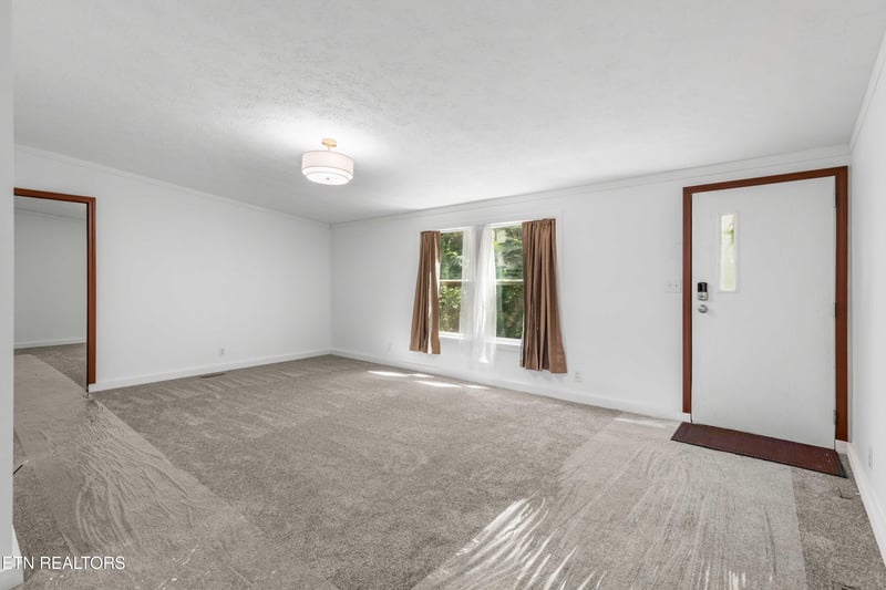 521 Poplar Ave, Jellico, TN 37762