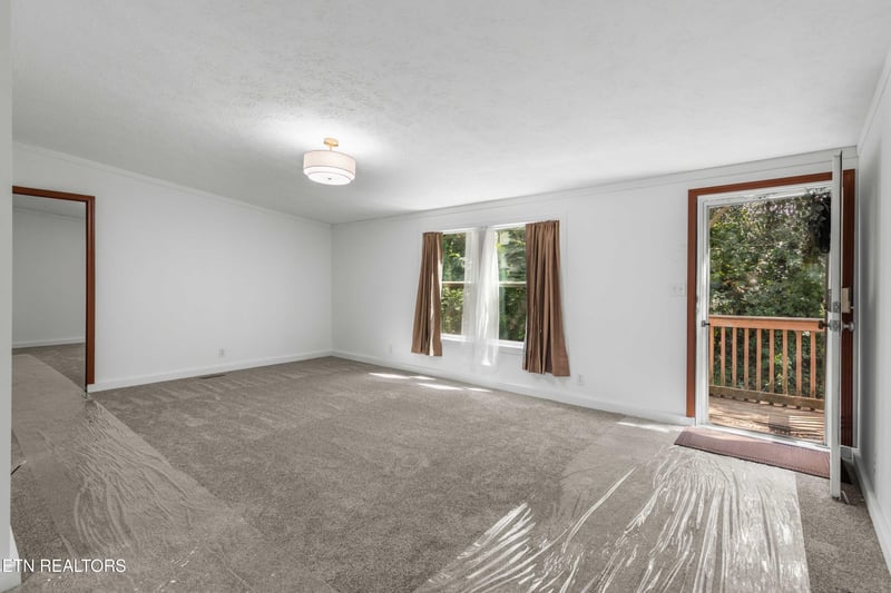 521 Poplar Ave, Jellico, TN 37762