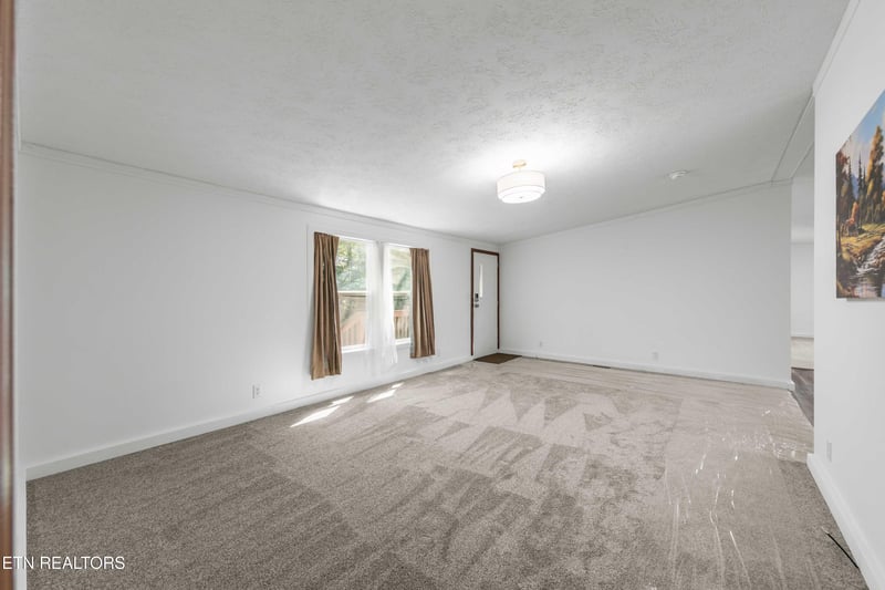 521 Poplar Ave, Jellico, TN 37762