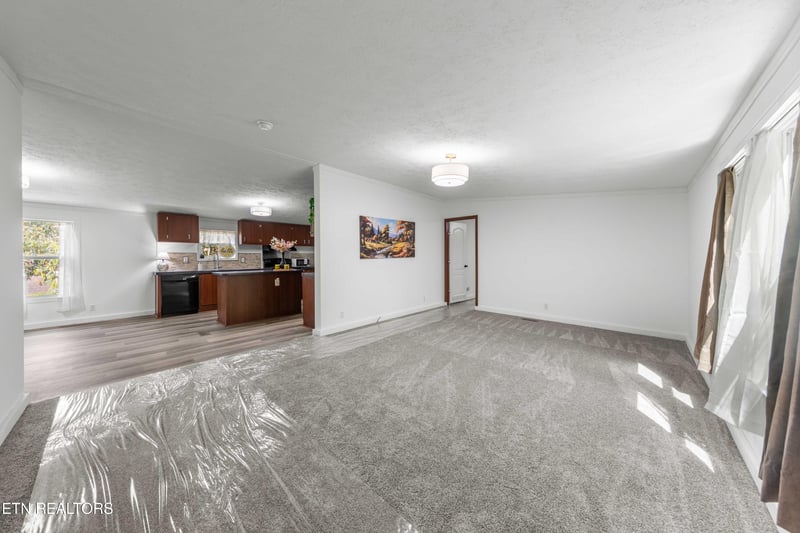 521 Poplar Ave, Jellico, TN 37762