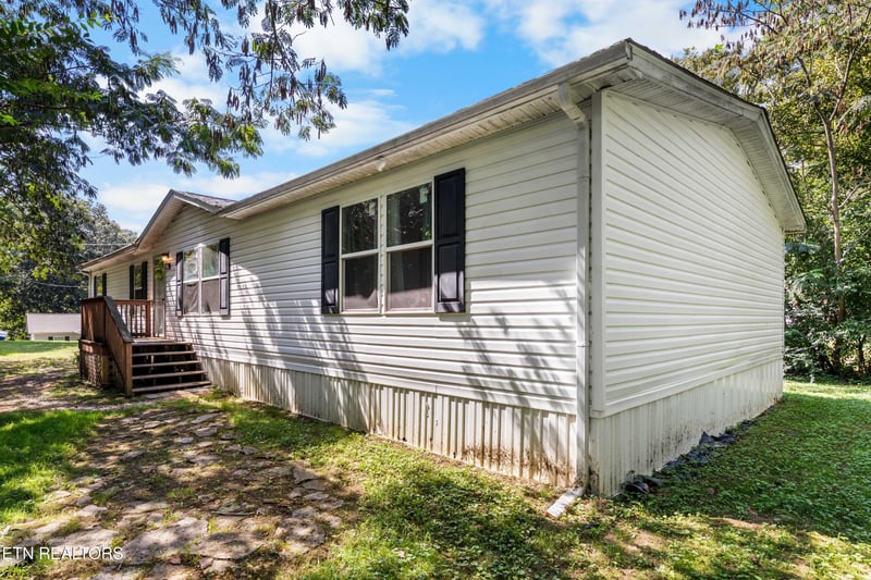 521 Poplar Ave, Jellico, TN 37762