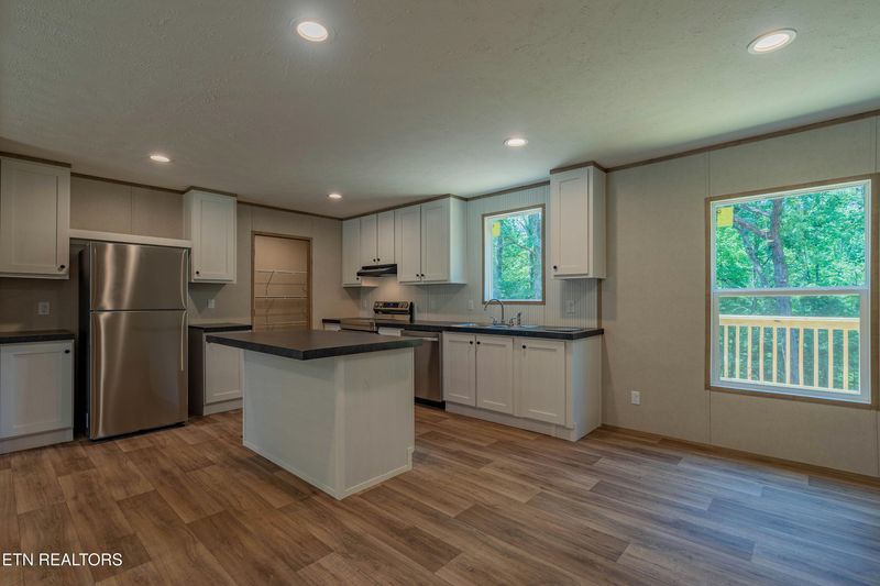 521 Smokey Dr, Loudon, TN 37774
