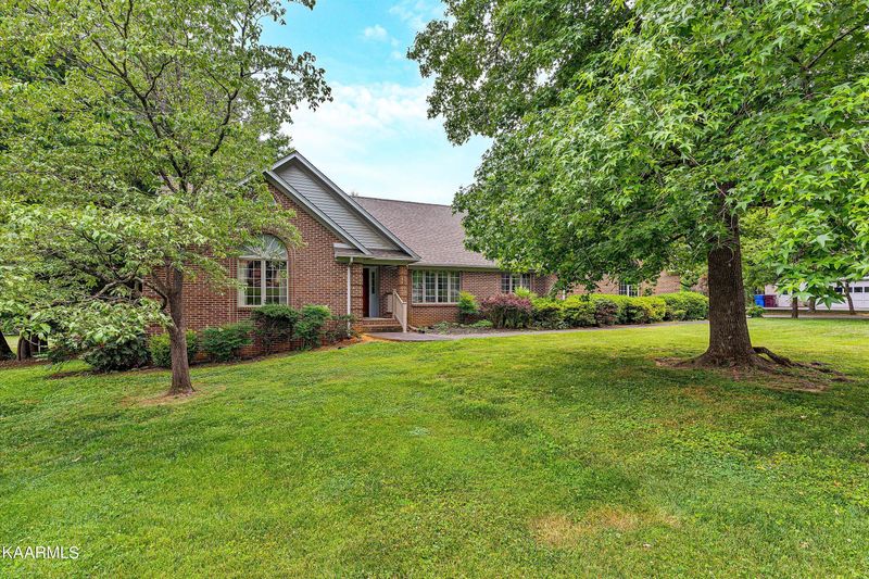 521 Wedgwood Dr, Alcoa, TN 37701