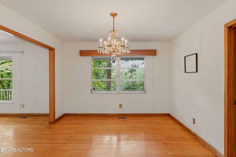 5211 Pinnacle Dr, Knoxville, TN 37914