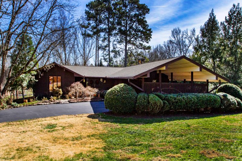 5212 Hickory Hollow Rd, Knoxville, TN 37919